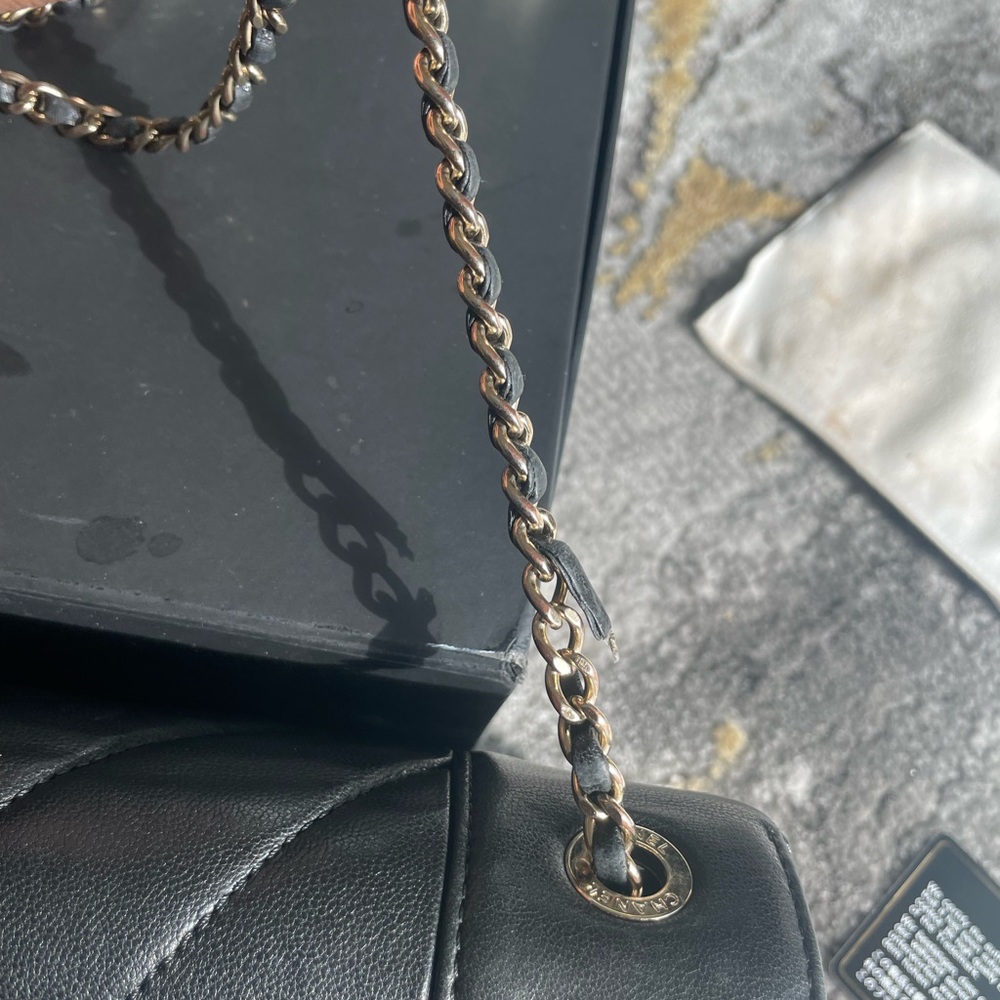 Chanel Bag Chevron - Picture 6 of 14